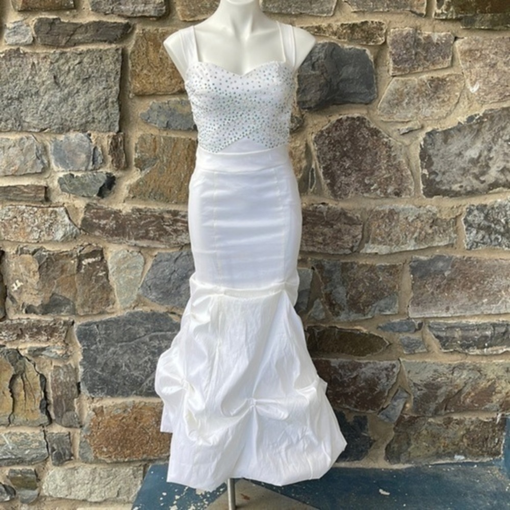 Jessica McClintock White Sweetheart Neck Embellished Formal Mermaid Gown Size 4